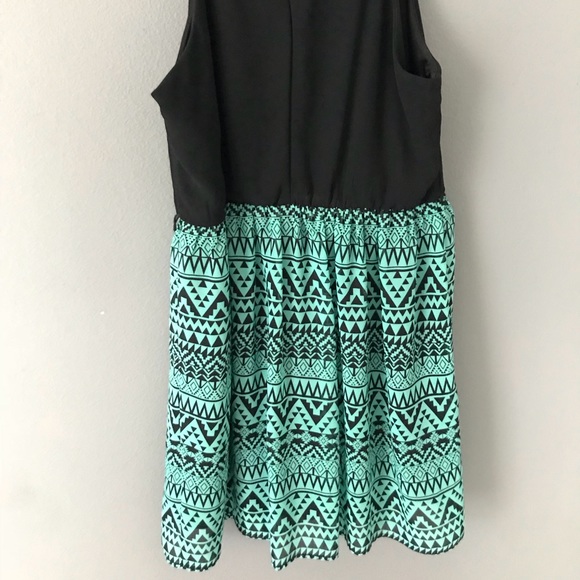 Black and teal patterned dress! - Picture 4 of 4